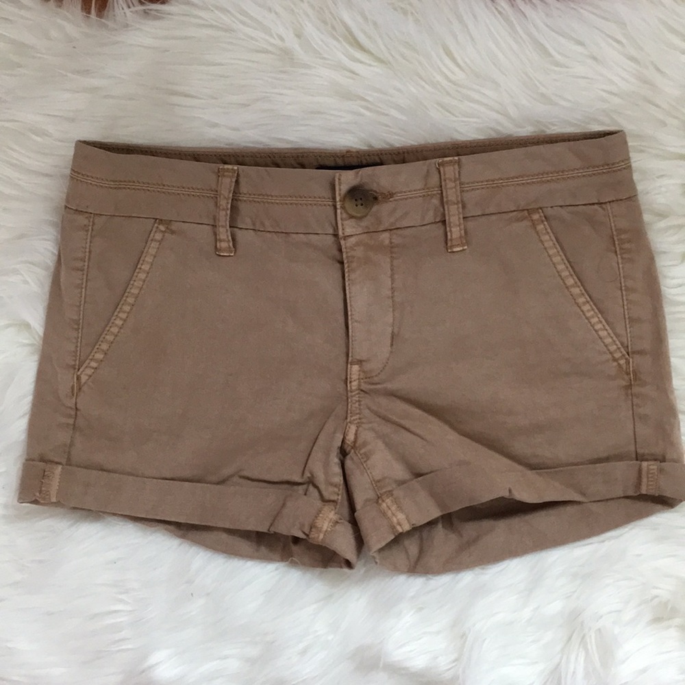 American Eagle kaki shorts